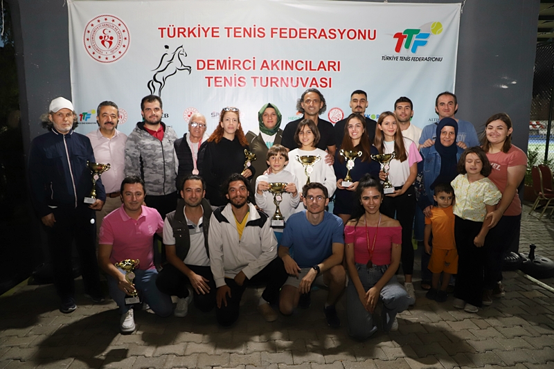 Demirci Akıncıları Tenis Sonbahar Turnuvası " sona erdi.